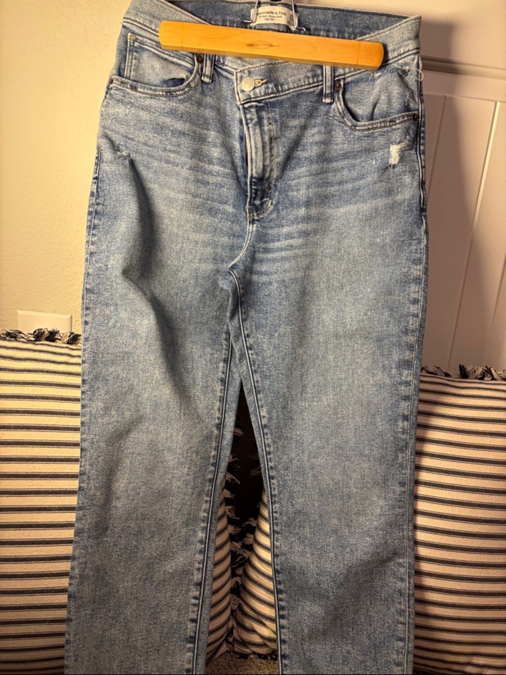Abercrombie & Fitch Light Blue Ankle Crop Jeans